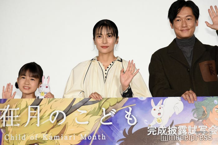 新津ちせ、柴咲コウ、井浦新 (C)モデルプレス