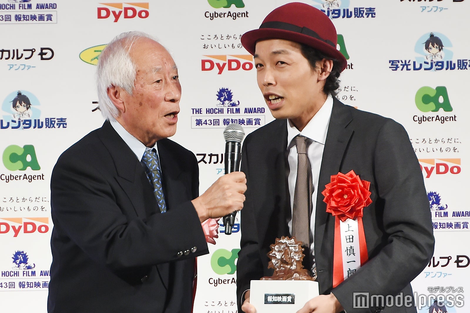 上田慎一郎監督（右） （C）モデルプレス