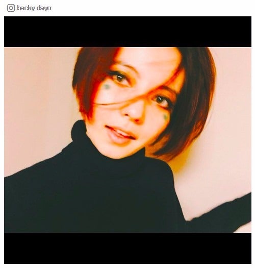 ベッキーの“地鶏”ショットに反響 濃いめセルフメイクが「いい女」「可愛すぎ」