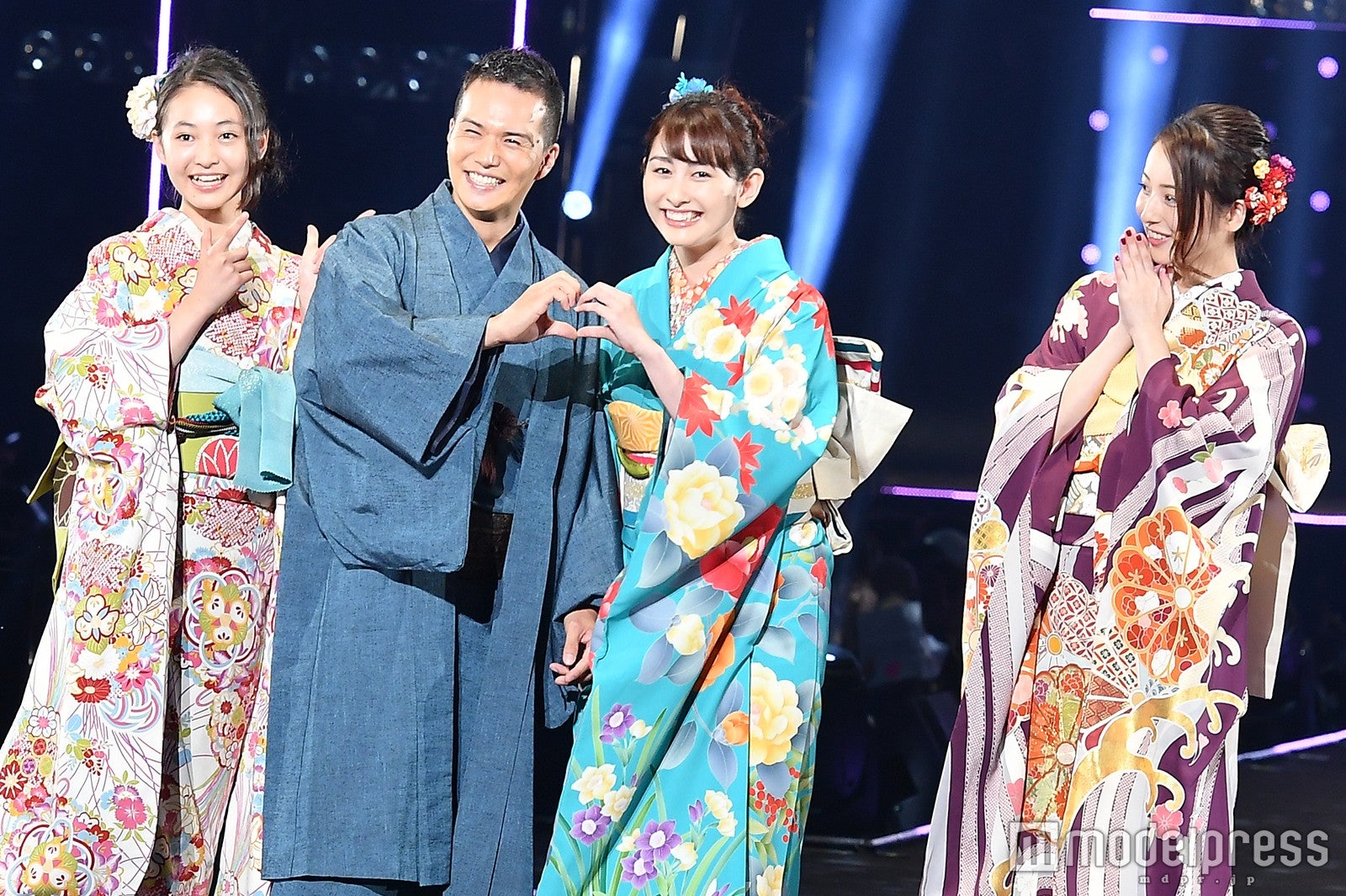 （左から）宮野陽名、市原隼人、早見あかり、佐々木希（C）モデルプレス