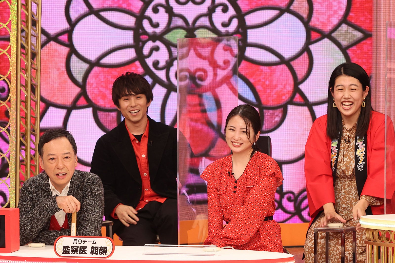 月9チーム（前列左から）板尾創路、志田未来（後列左から）中尾明慶、横澤夏子 （C）フジテレビ