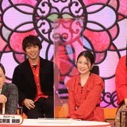 月9チーム（前列左から）板尾創路、志田未来（後列左から）中尾明慶、横澤夏子 （C）フジテレビ