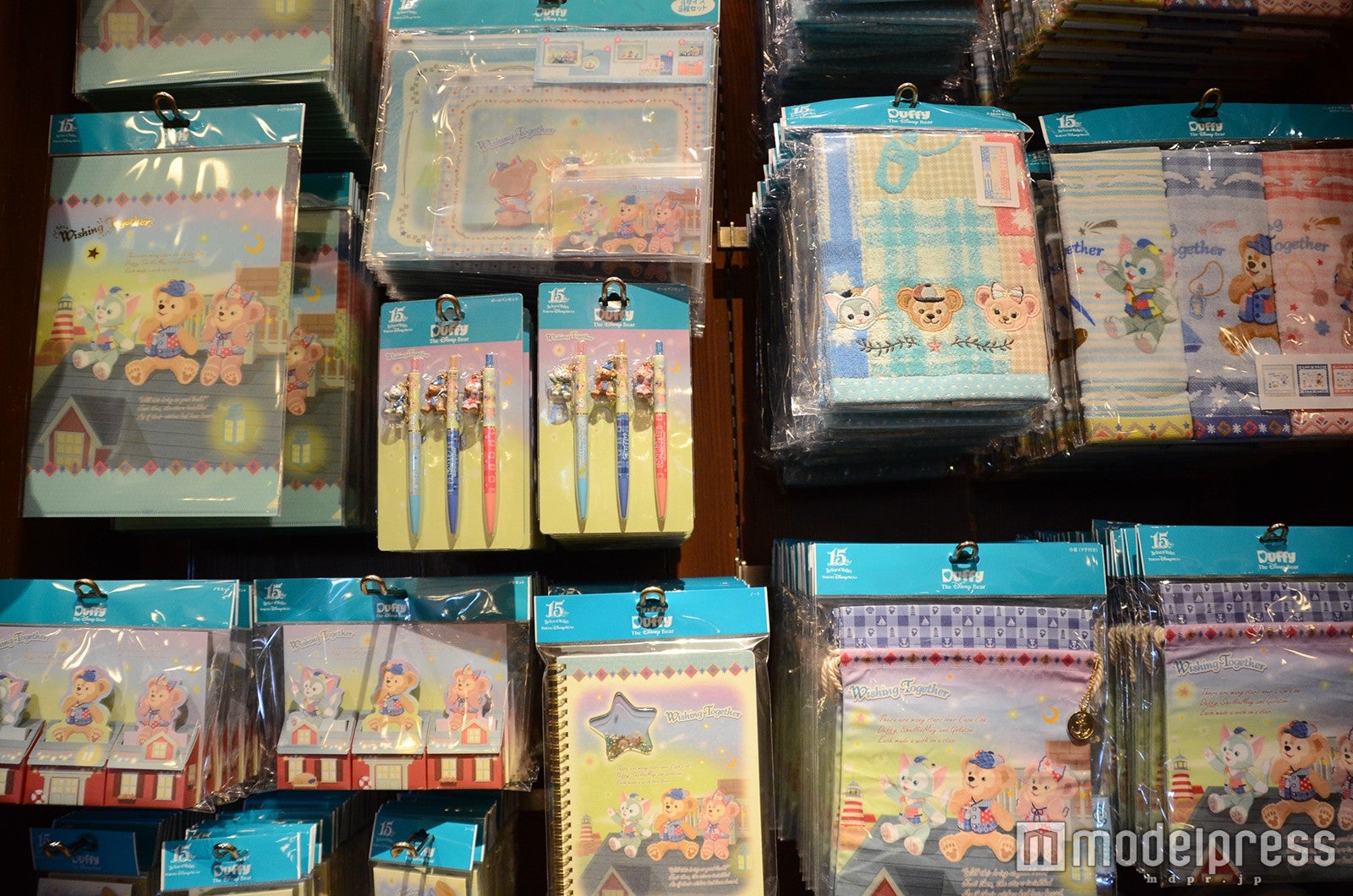 夜空に願いをかけるシーンをデザインしたグッズがずらり（C）モデルプレス