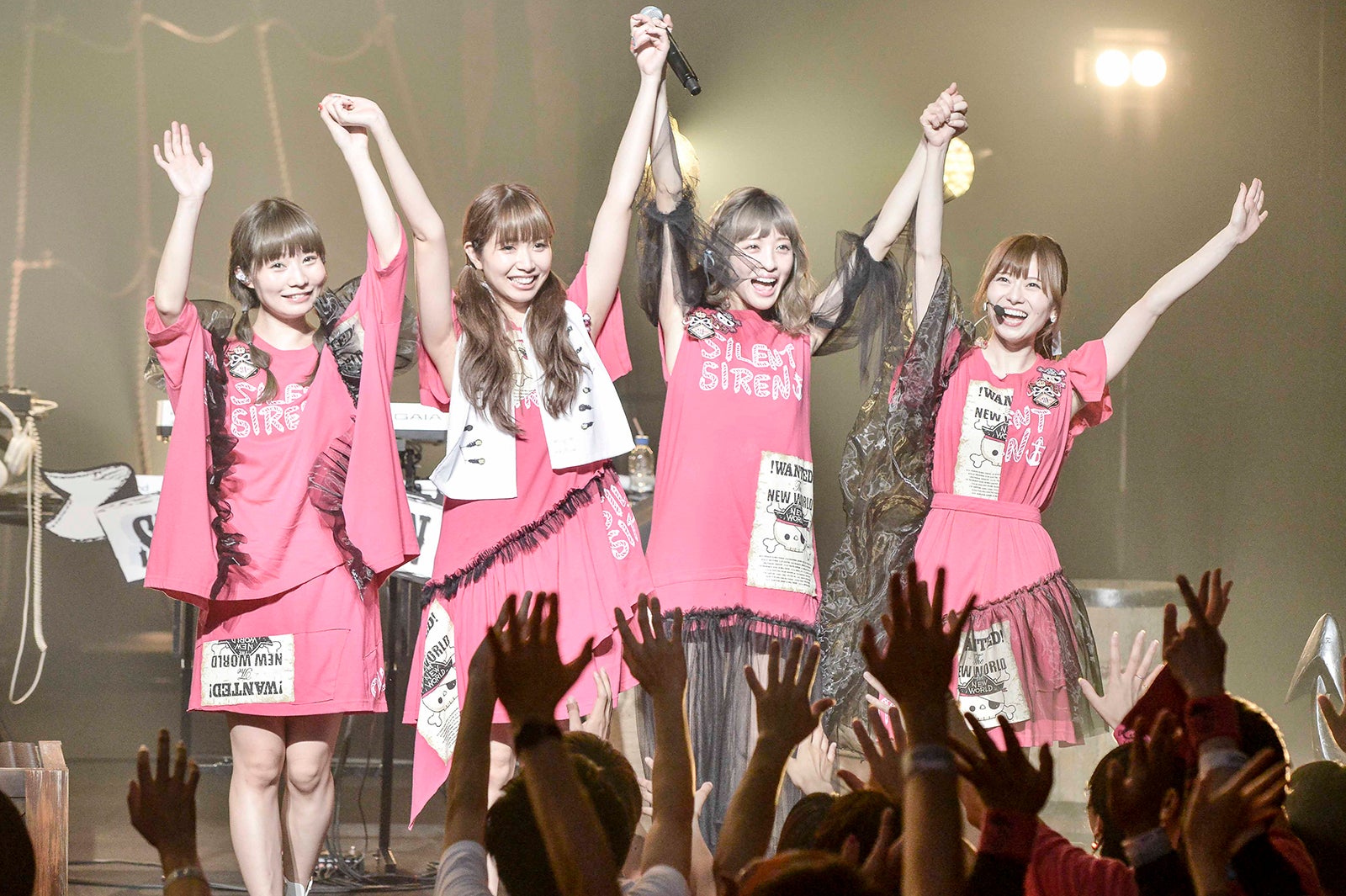 SILENT SIREN、キュートでエモーショナルなライブに熱狂！全国ツアーが幕を開ける