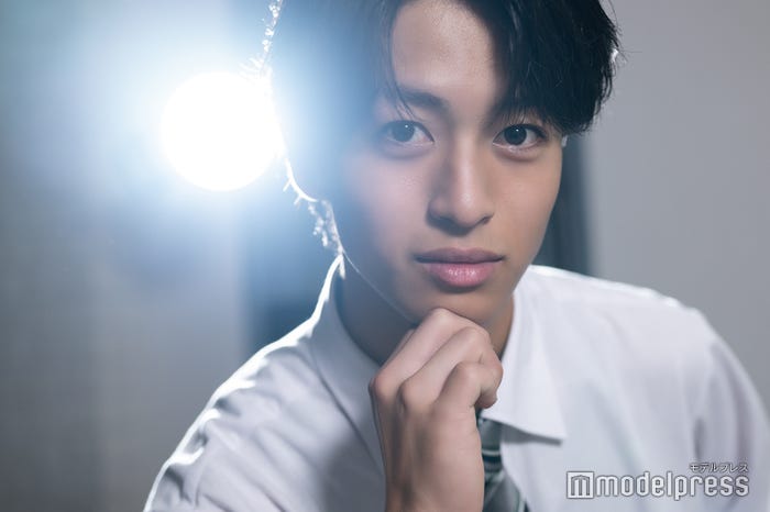 モデルプレスのインタビューに応じた楢崎悠亮くん(C)モデルプレス