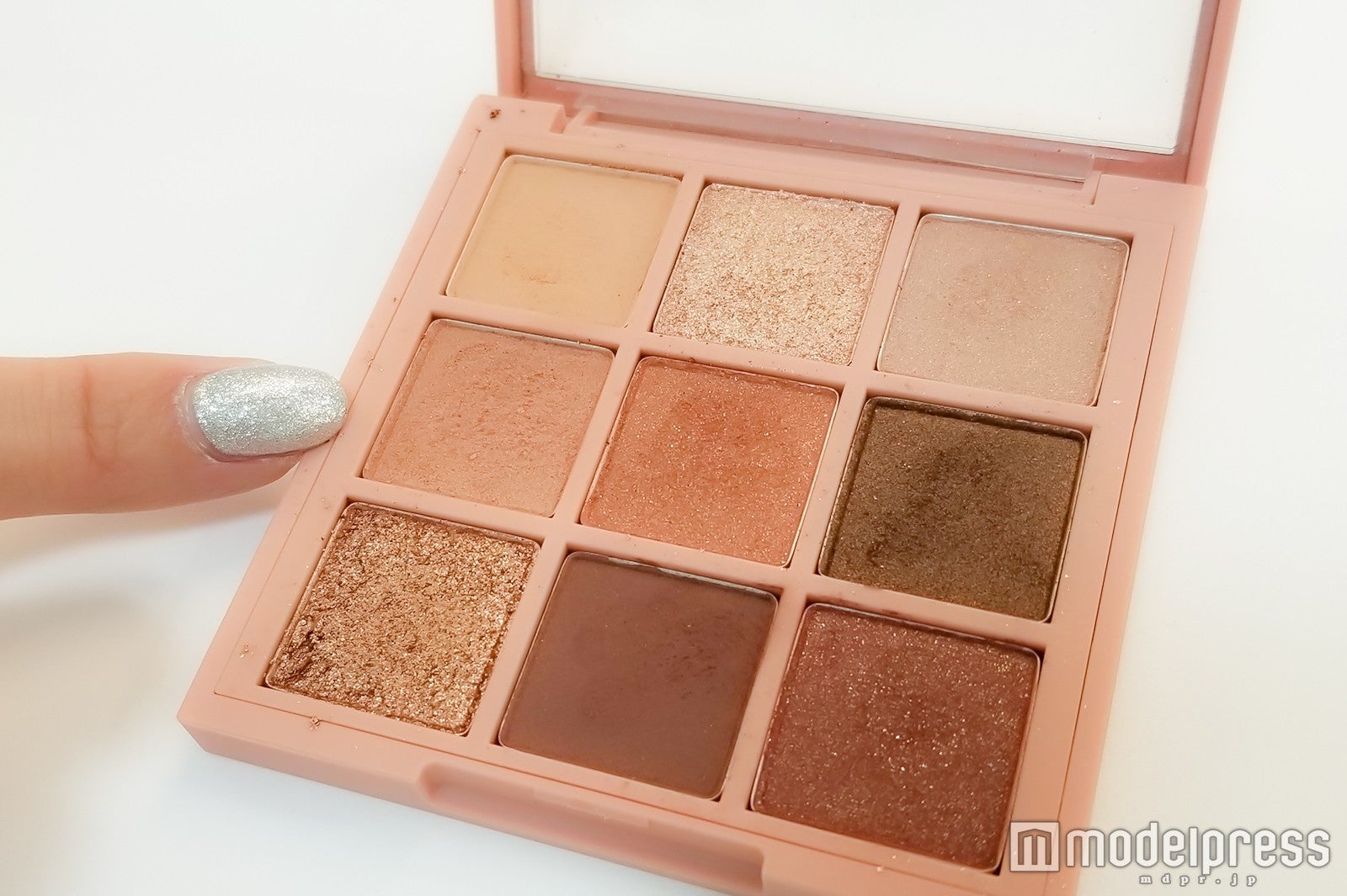 ①中段左（C）モデルプレス