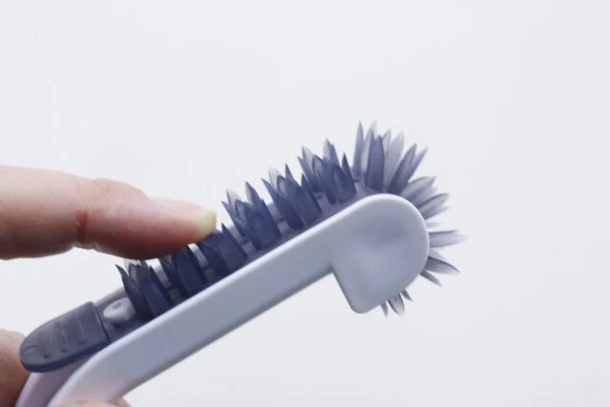 ダイソー　水切れの良いお風呂の排水口ブラシ