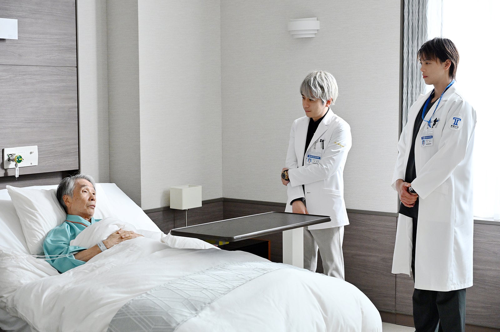 堺正章、二宮和也、竹内涼真「ブラックペアン シーズン２」第7話より（C）TBS