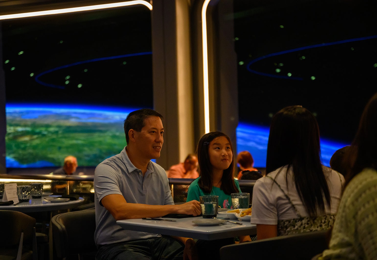 スペース220レストラン（C）Disney