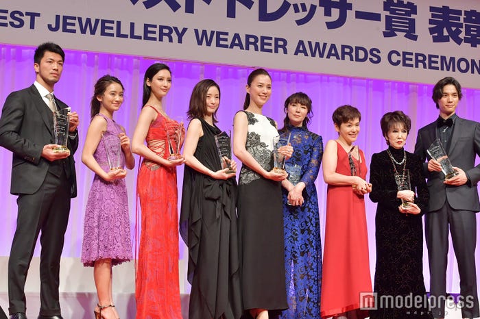 式の様子 (C)モデルプレス