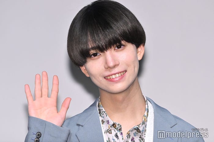 富山の細い道で役作りに励んでいた織山尚大(C)モデルプレス