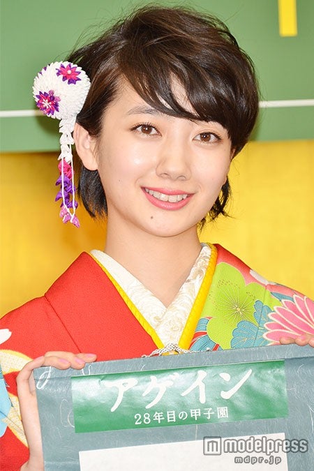 波瑠、華やか晴れ着で登場　今年挑戦したいこととは