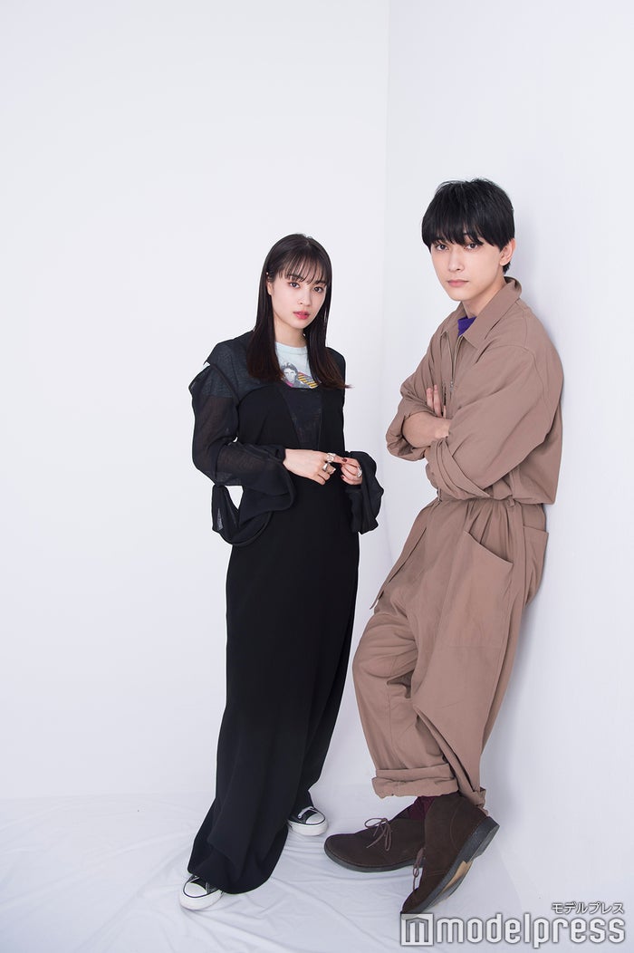 (左から)広瀬すず、吉沢亮 (C)モデルプレス