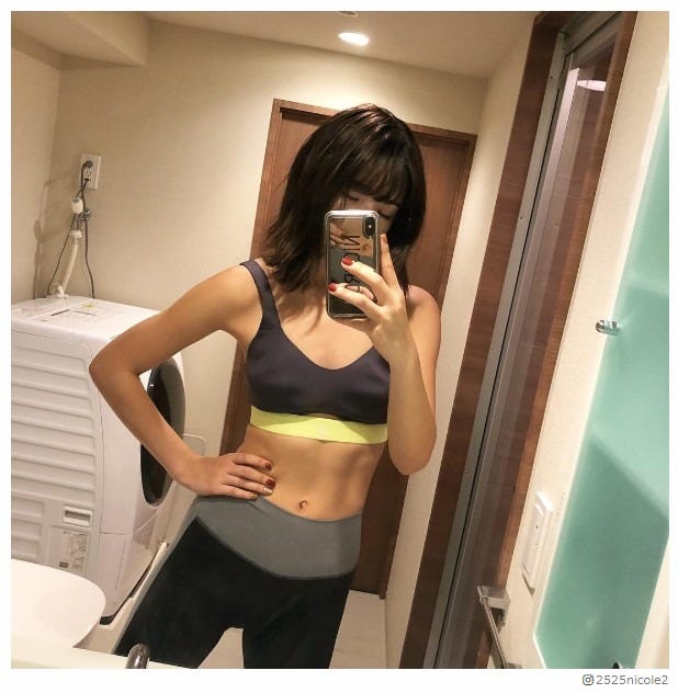 藤田ニコル 縦線くっきり腹筋披露 かっこいい と絶賛の声 モデルプレス 藤田ニコル 縦線くっきり腹筋披露 かっこいい と絶賛の声 モデルプレス