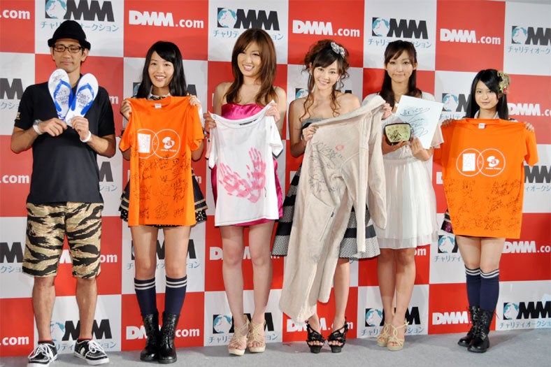 左から：柴田英嗣、桑原みずき、熊田曜子、杉原杏璃、吉木りさ、小木曽汐莉