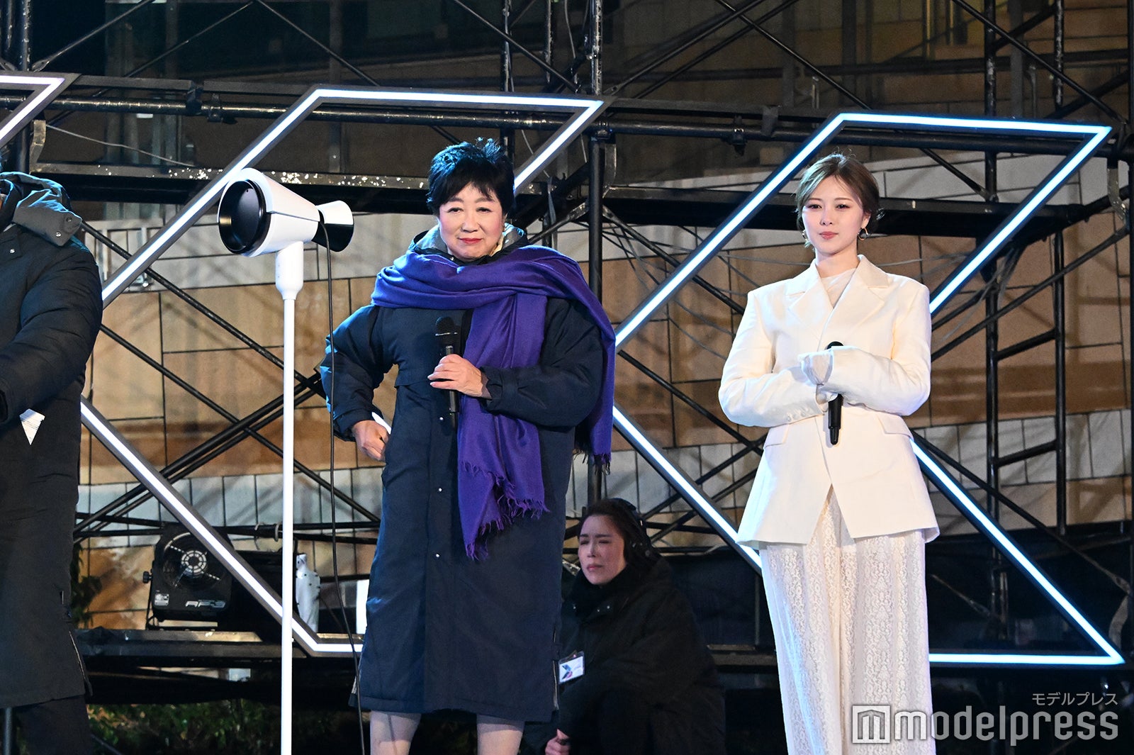 小池百合子、白石麻衣（C）モデルプレス