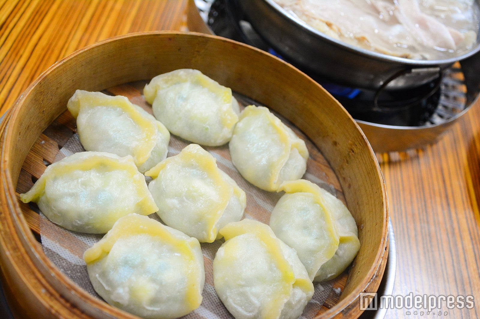 蒸餃（ニラ餃子 80元／288円）／（C）モデルプレス