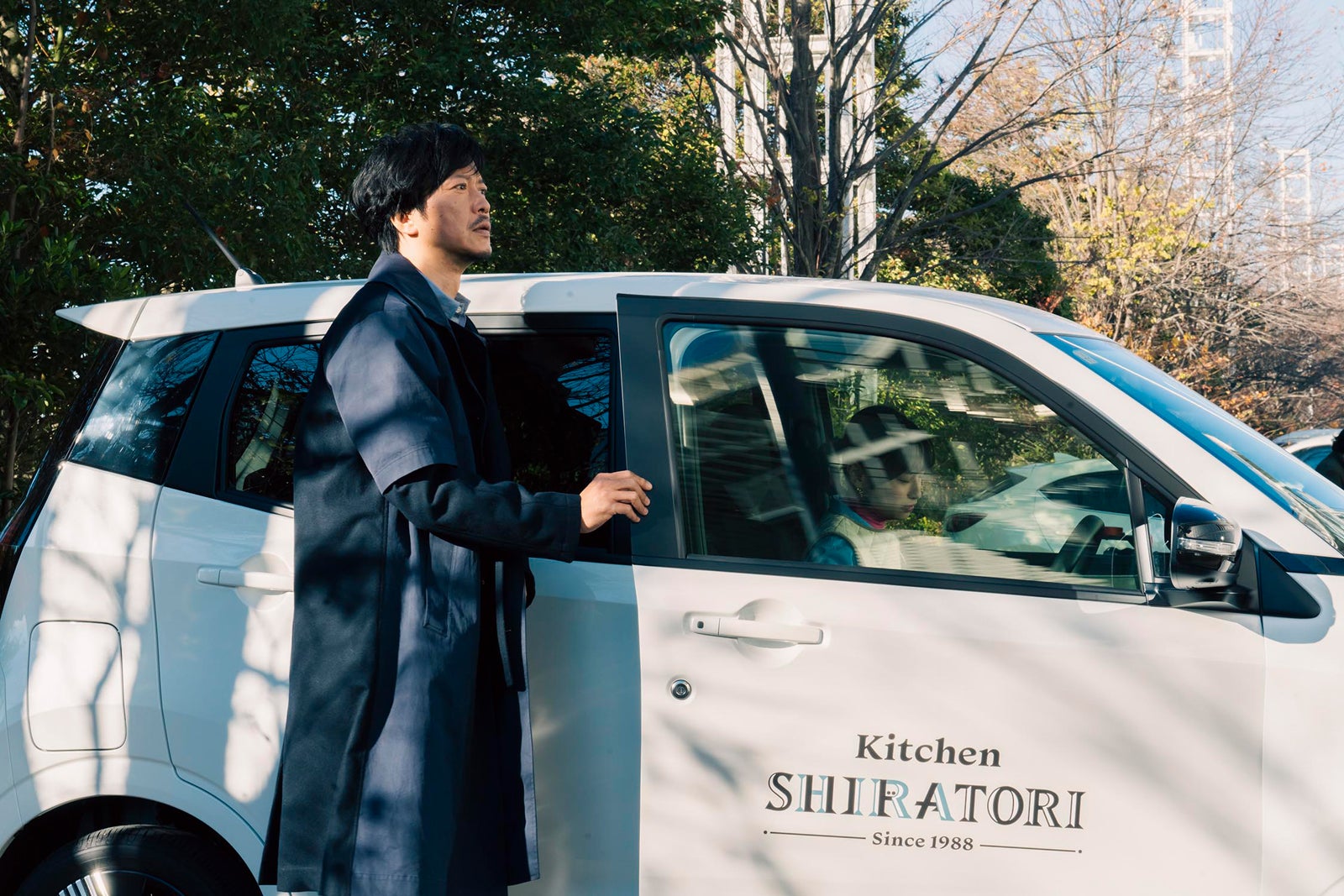 田辺誠一、影山優佳「ハコビヤ」第3話より（C）「ハコビヤ」製作委員会