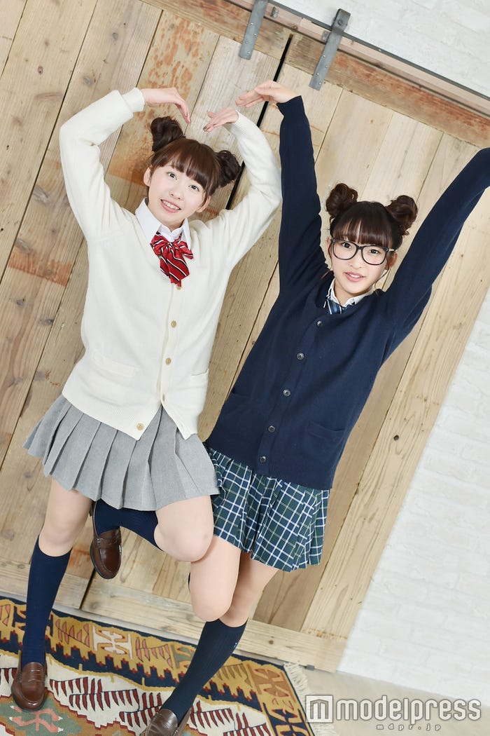 まこみな/(左から)まこ、みなみ/(C)モデルプレス