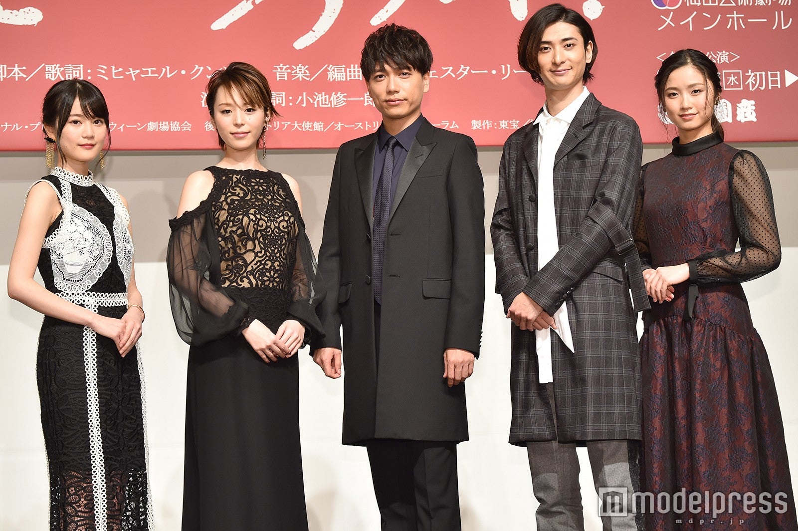 （左から）生田絵梨花、平野綾、山崎育三郎、古川雄大、木下晴香 （C）モデルプレス
