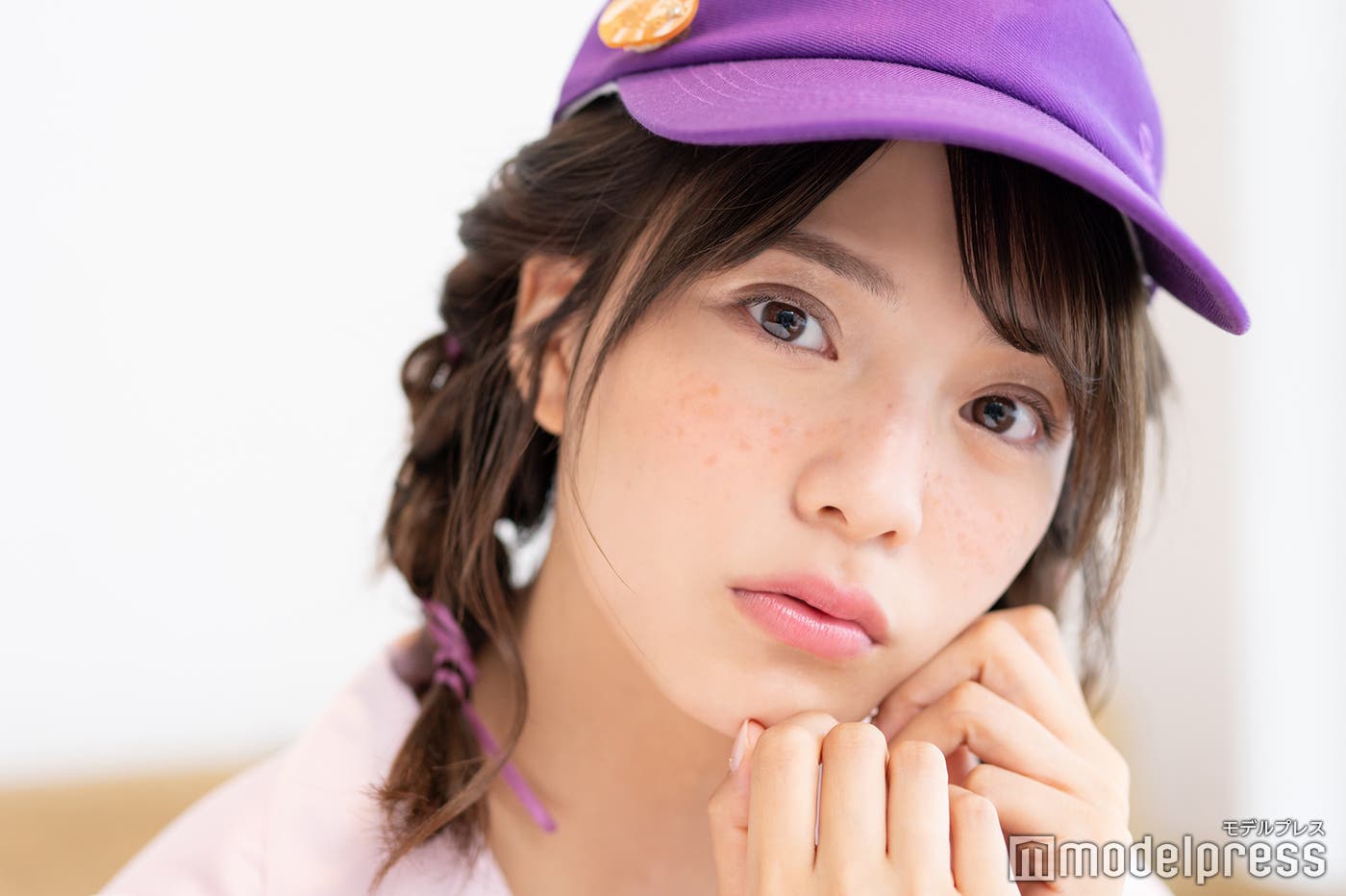そばかすメイクでイメチェン(C)モデルプレス