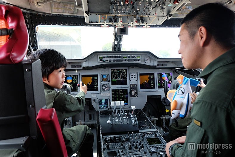 内部に興味津々の鈴木福