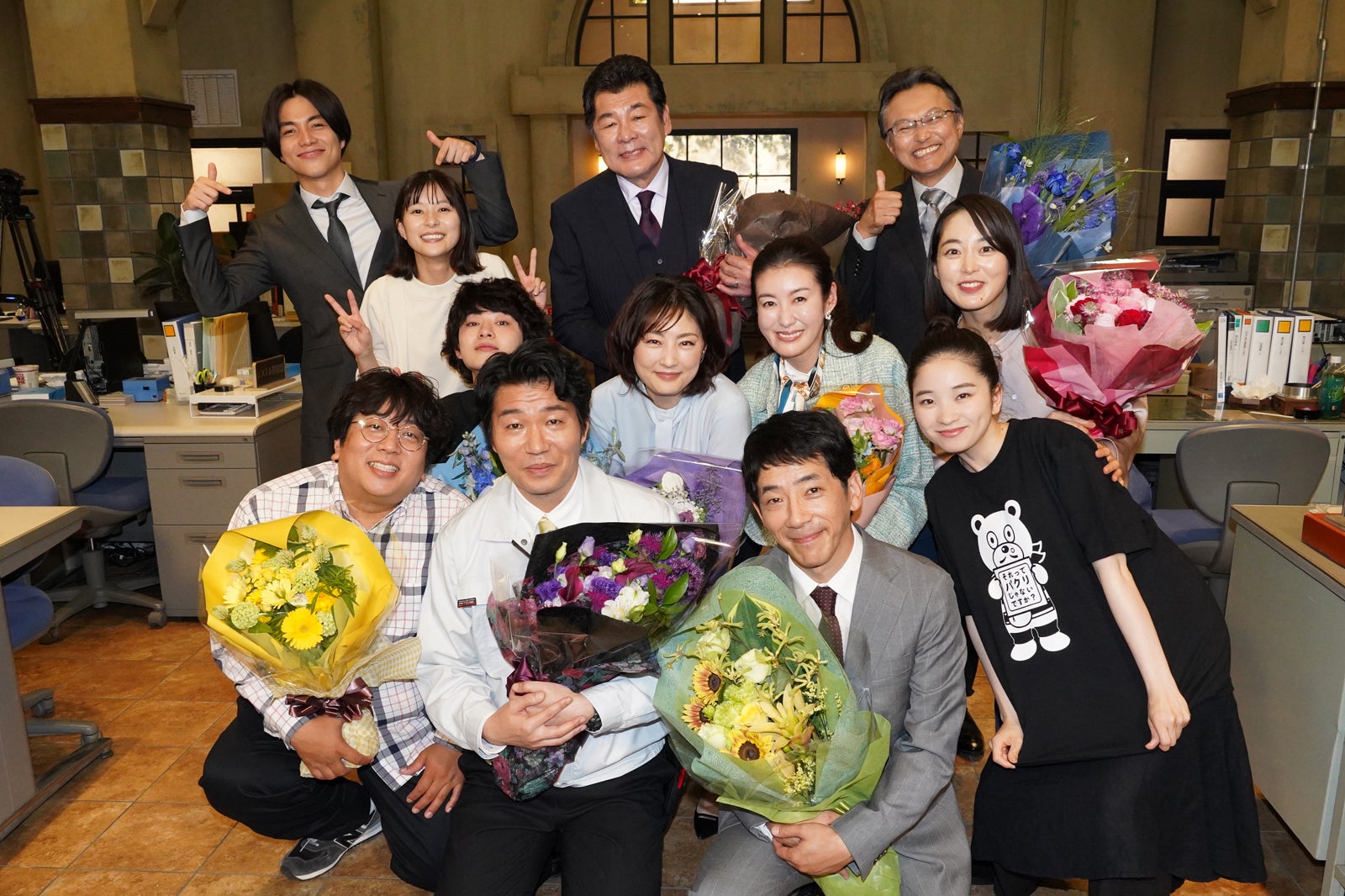 常盤貴子・ともさかりえら「それってパクリじゃないですか？」クランクアップ 芳根京子＆ジャニーズWEST重岡大毅も駆けつける