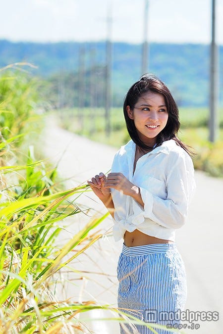 石川恋/「週刊ヤングジャンプ」39号メイキングショット(画像:所属事務所提供)