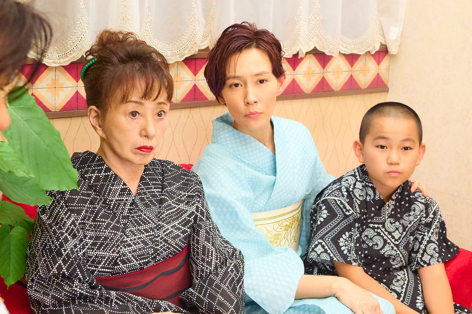 加賀まりこ、木村佳乃、番家天嵩「南くんが恋人！？ 」第6話より（C）テレビ朝日