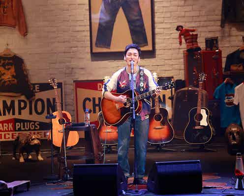 草なぎ剛、初のソロ公演で全曲ギター弾き語り「新しい音楽の世界に飛び込んだよう」“総額2億”私物セットは自ら搬入