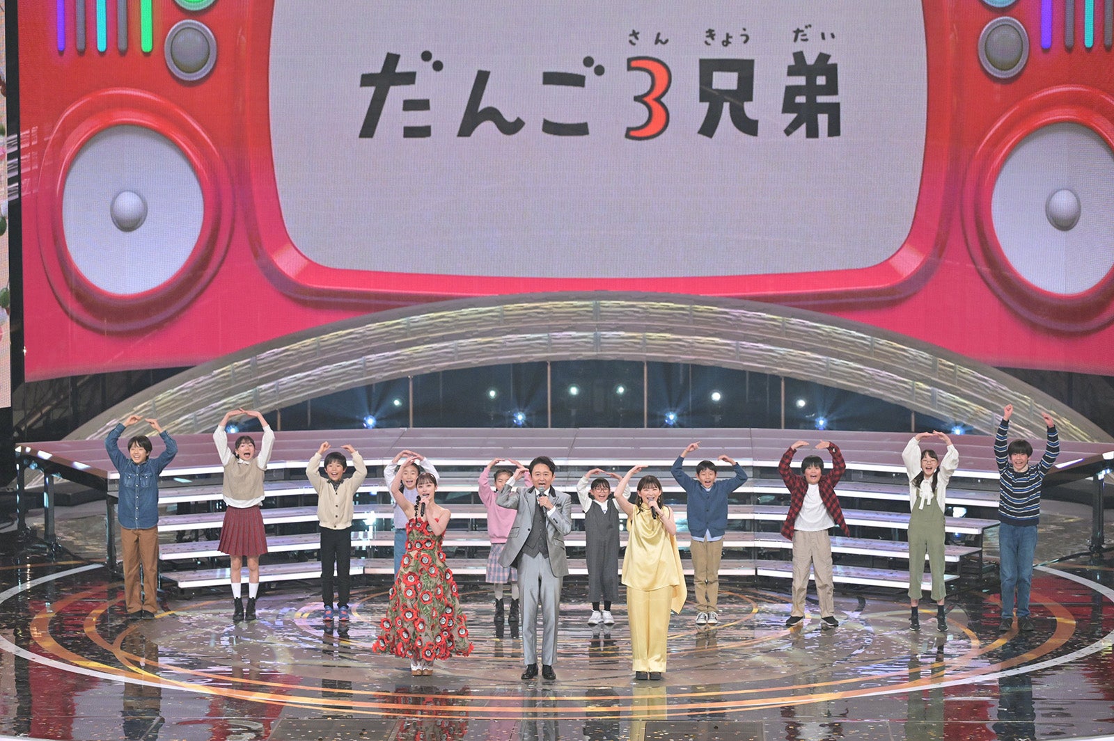 橋本環奈、有吉弘行、伊藤沙莉（提供写真）