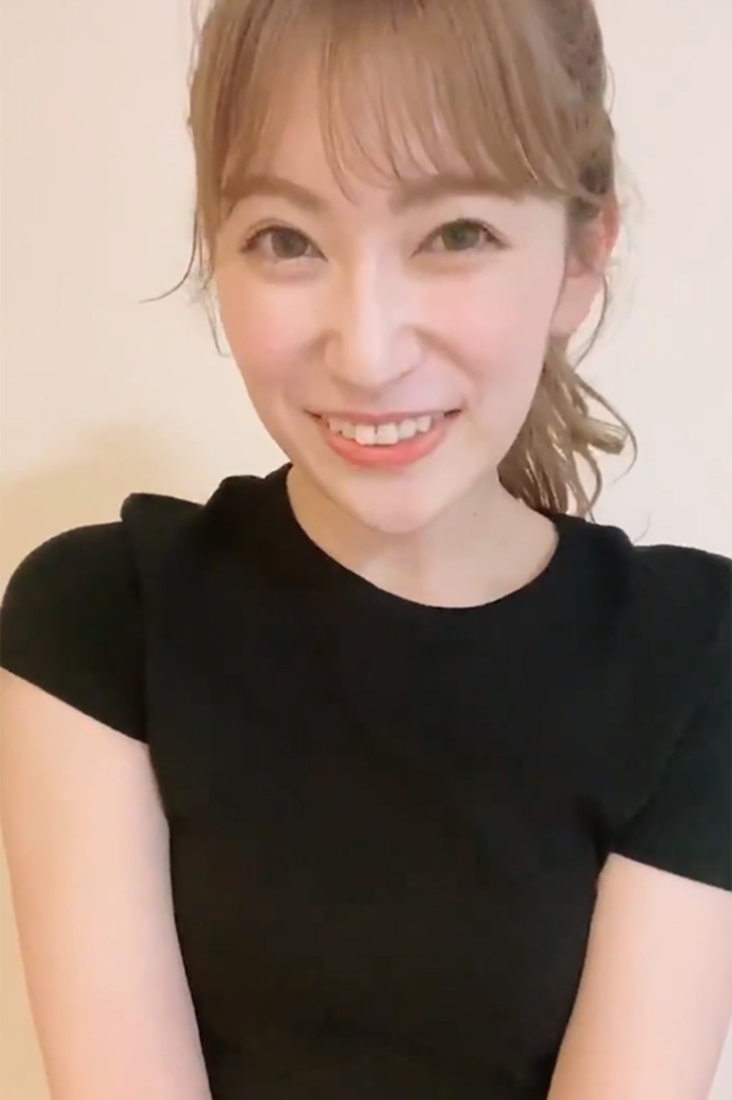 NMB48吉田朱里、おうちで握手会“別バージョン”が話題「まさに神対応」「可愛すぎ」