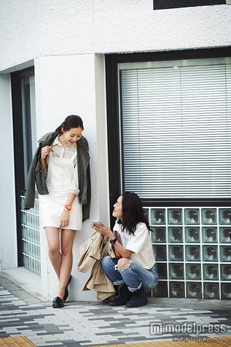 左からMOUSSY visual modelの佐々木志穂さん、高橋茜さん