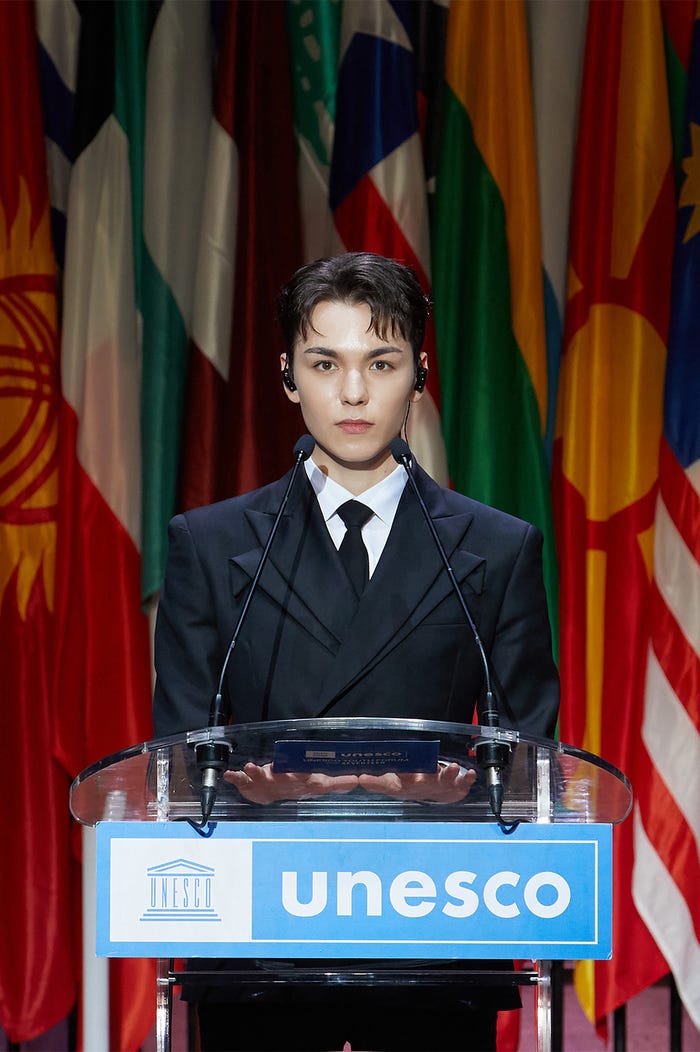 VERNON/SEVENTEEN(P)&(C)PLEDIS Entertainment