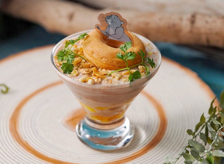 ココア風味のフルーツヨーグルト税込1,199円（C）Disney．Based on the “Winnie the Pooh” works by A．A． Milne and E．H．Shepard．