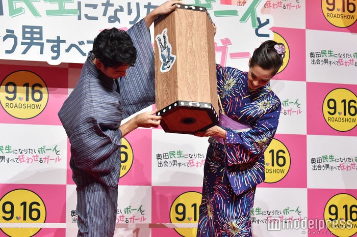 妻夫木聡、水原希子(C)モデルプレス