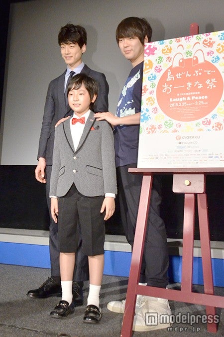 （左から）坂口健太郎、池田優斗、ウーマンラッシュアワー・村本大輔