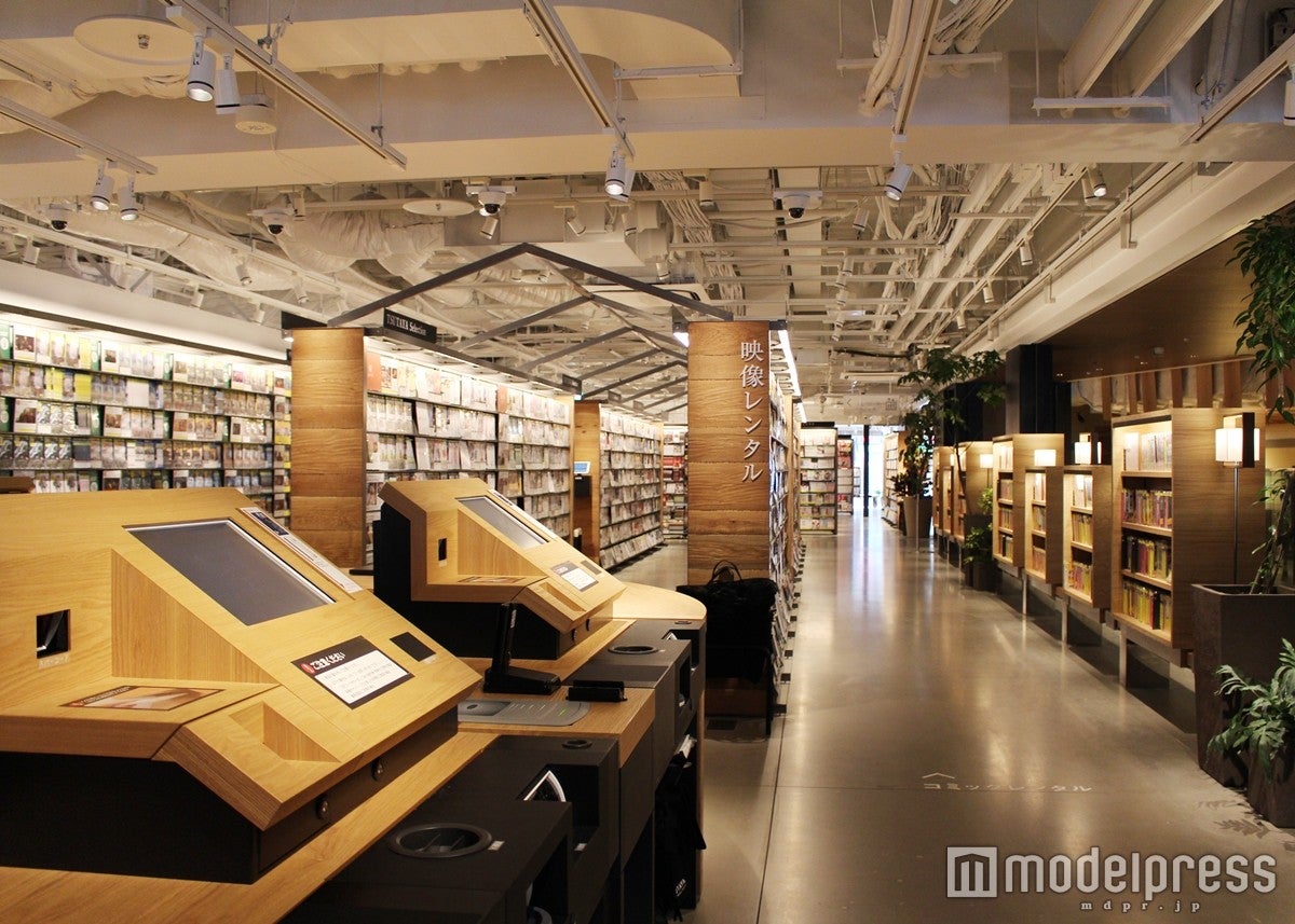 DVD・音楽・コミックが揃う約200坪のTSUTAYAフロア／画像提供：カルチュア・コンビニエンス・クラブ