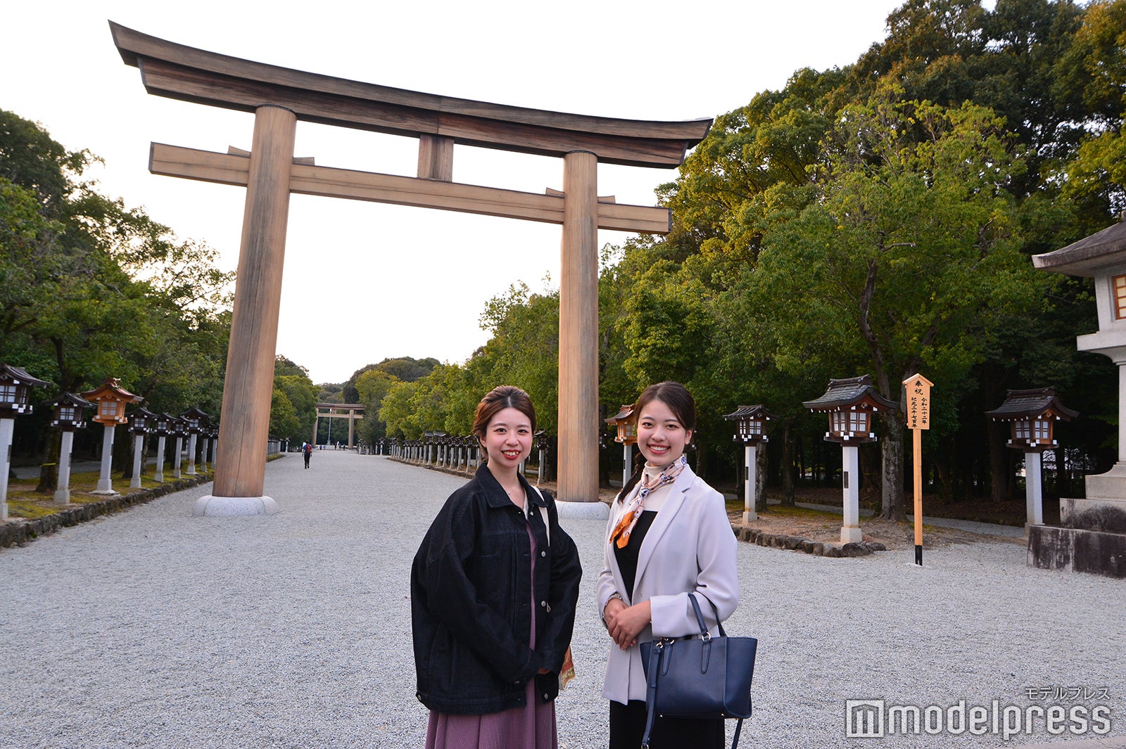 橿原神宮／モデル：本多里穂、奥本嵯由美（C）モデルプレス