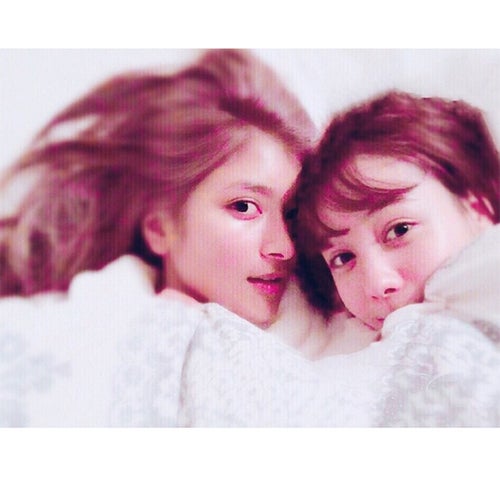 ローラ＆トリンドル玲奈のお泊りショットに反響「最強の2人」「天使だ」