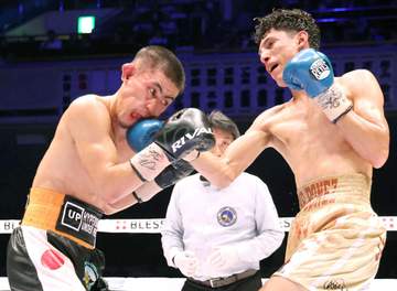 〝逆輸入ボクサー〟秋次克真 接戦も判定負け 日本デビューでプロ初黒星 応援駆けつけた家族に勝利届けられず