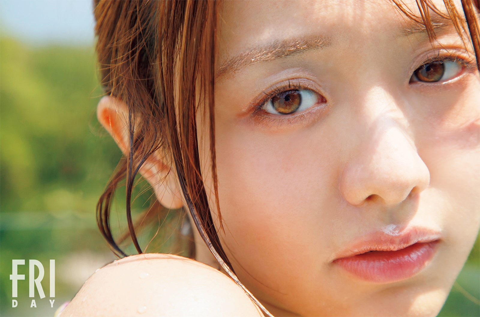 森香澄、美脚＆美バスト輝く「FRIDAY」異例の3度目登場で未発表カット放出