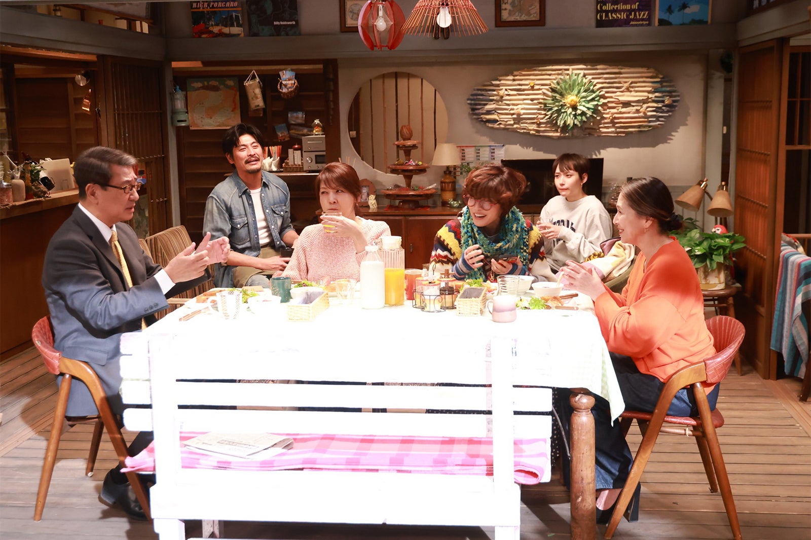 中井貴一、坂口憲二、飯島直子、内田有紀、白本彩奈、小泉今日子「続・続・最後から二番目の恋」第1話（C）フジテレビ