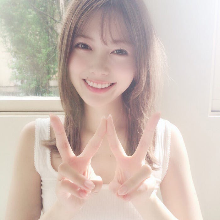 白石麻衣『WHITE graph』オフショット(提供写真)