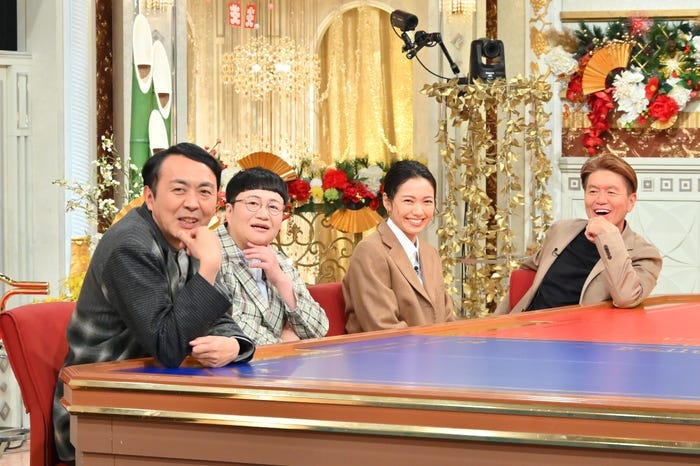 田中卓志、近藤春菜、二階堂ふみ、ヒロミ(C)TBS