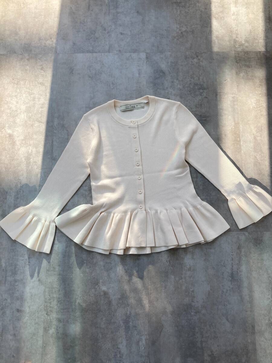 GUのリブフリルカーディガン