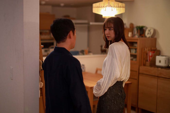篠田麻里子「離婚しない男―サレ夫と悪嫁の騙し愛―」第5話より(C)テレビ朝日
