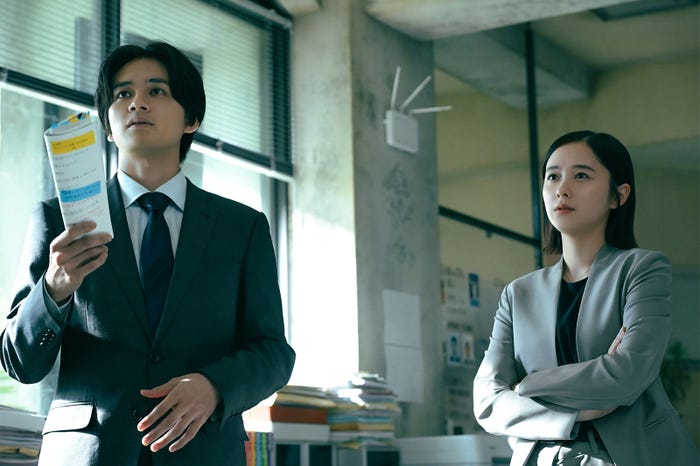 北村匠海、堀田真由「アンチヒーロー」第9話より(C)TBS