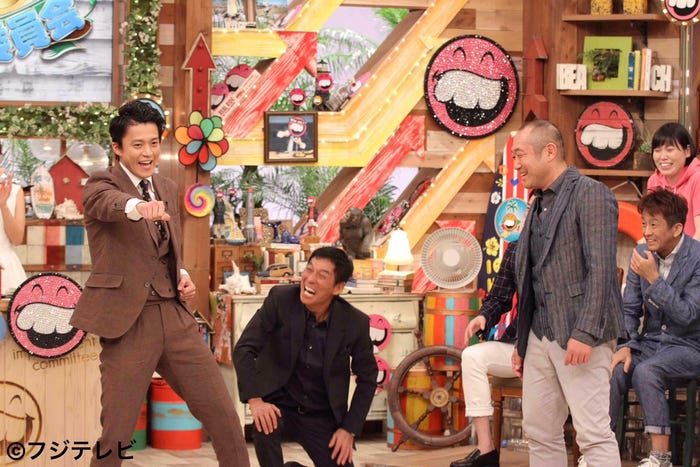 小栗旬(左端)が“1人組手”を教わることに(C)フジテレビ