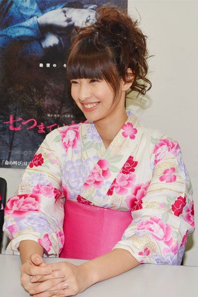 インタビューに答える日南響子